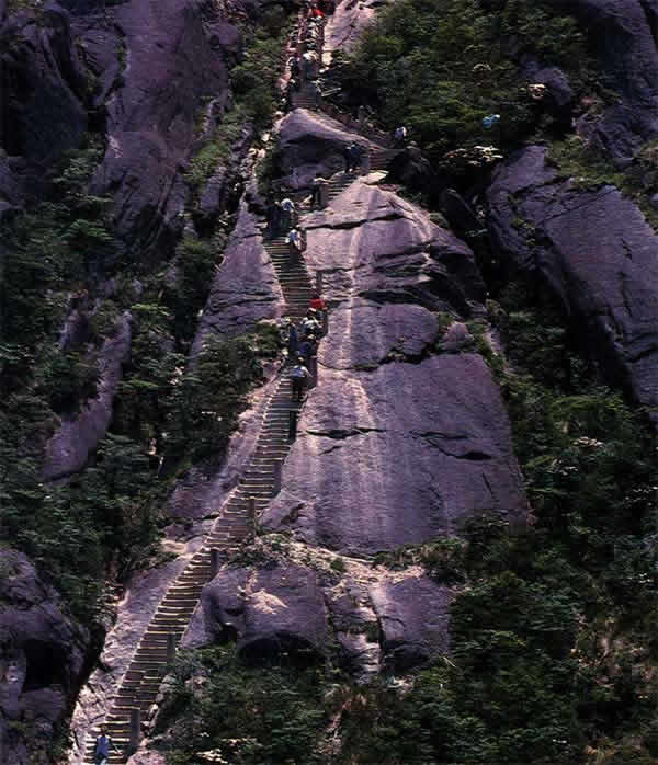 天都之路百步云梯天池秀水天池碧波翠微峰容成峰老人峰青鸾峰牛鼻峰