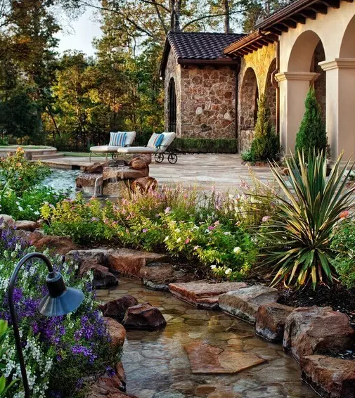 家庭庭院的绿化艺术及植物配置示例