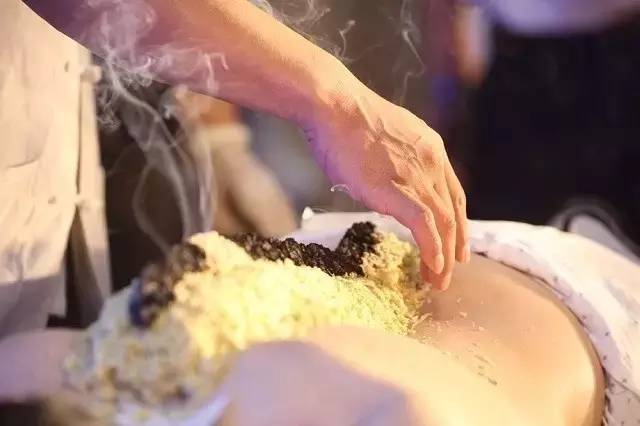 三,"无烟艾灸"= 暖宝宝