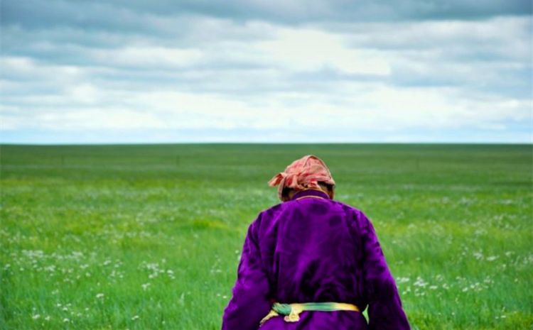 算是启蒙教育家(注意,蒙古人非常尊敬母亲和幼儿时期的老师或长者