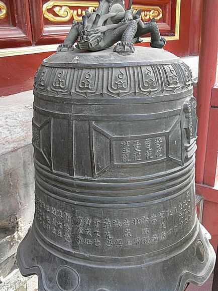 北京常说的"九门八点一口钟"也与蒲牢有关,不妨顺带说说——九门,指老