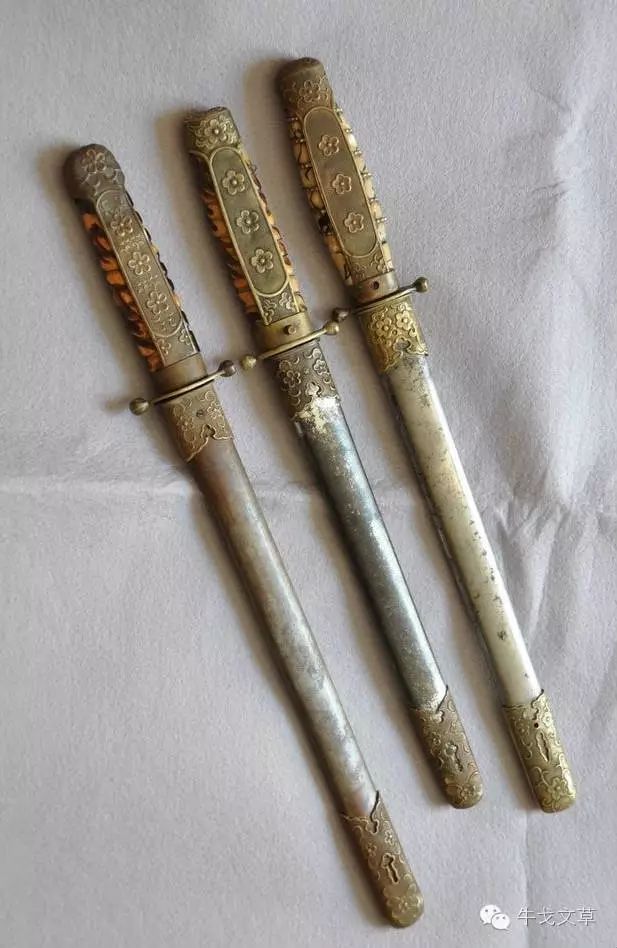 小有区别的三柄制式梅花剑