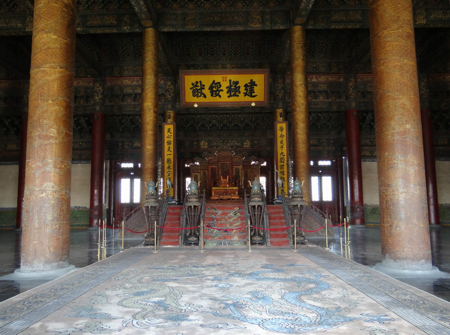 上堡古国金銮殿图片