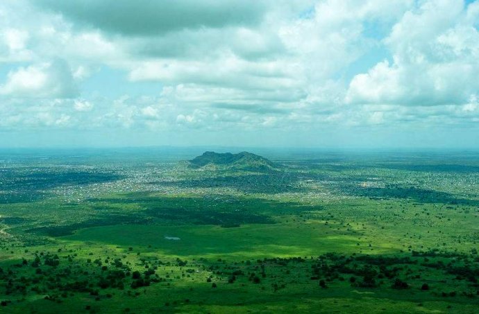 南苏丹共和国(英语:the republic of south sudan),简称"南苏丹",是