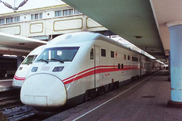 "神州号"双层动车组中原之星动车组主要技术参数列车编组型式 =mc