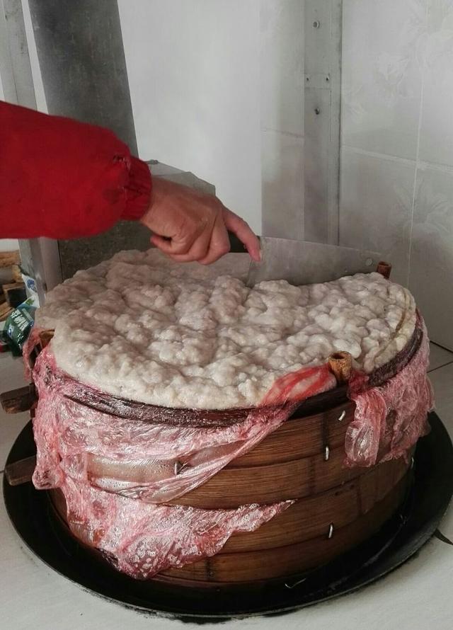 湖北传统名吃肉糕是这样做成的