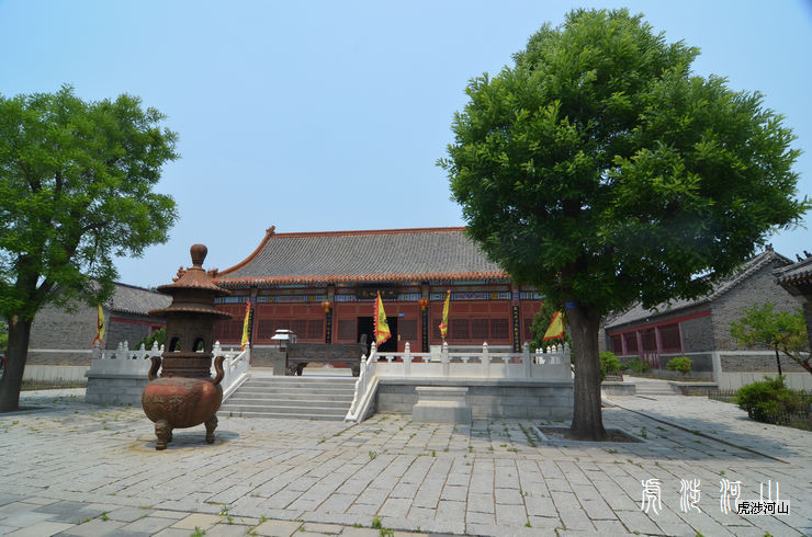 第三进大殿是"大通明殿".