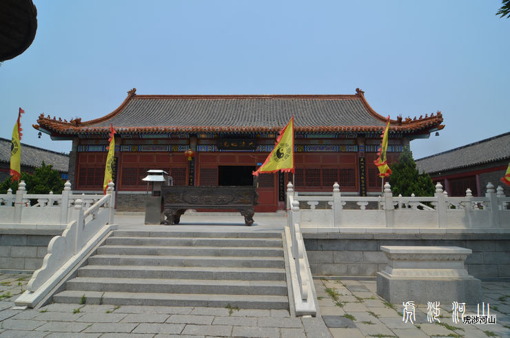 第三进大殿是"大通明殿".