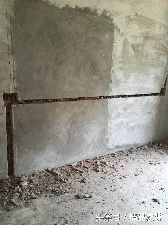 水电布管在墙面开大横槽的案例