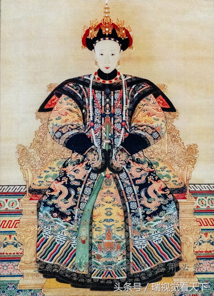清朝12个皇帝的12个皇后标准像比较半天还是她最漂亮