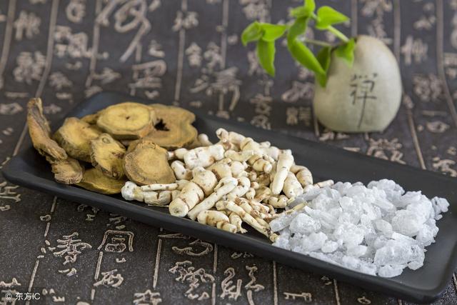 麻黄附子细辛汤 麻黄附子细辛汤,温经解表法优良;少阴脉沉反发热,邪寒