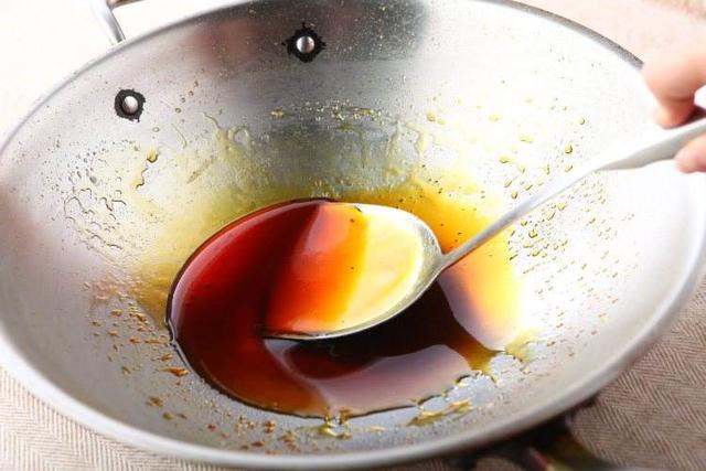 炒糖色到底用白糖还是冰糖,水炒还是油炒?原来它们有这6大区别