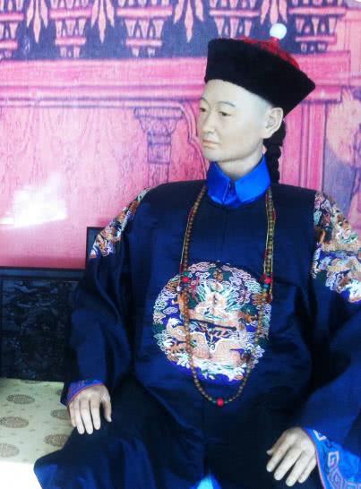 清朝开国皇帝努尔哈赤的蜡像,后被皇太极追封为太祖皇帝;努尔哈赤也是