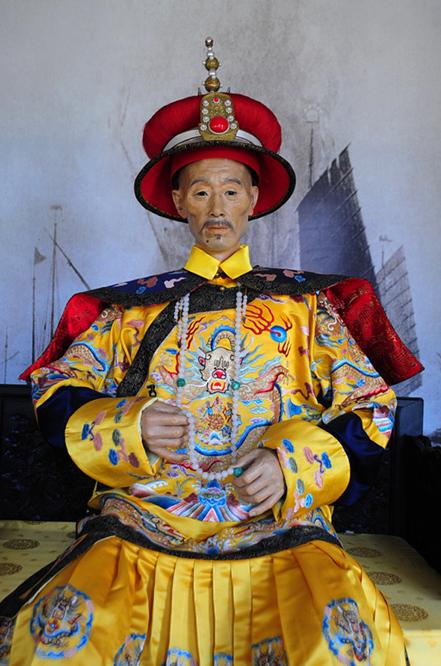 道光帝蜡像;道光皇帝是清朝唯一以嫡长子身份继承皇位的皇帝,在位期间