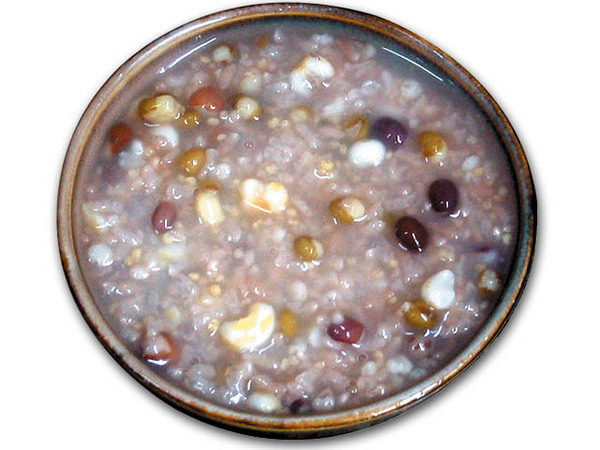 291.菠菜粥原料:菠菜,粳米各250克辅料:盐适量做法:1.