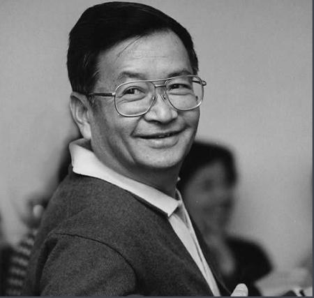 1954年,毕业于北京大学历史系,曾师从陈翰笙先生攻读世界史研究生