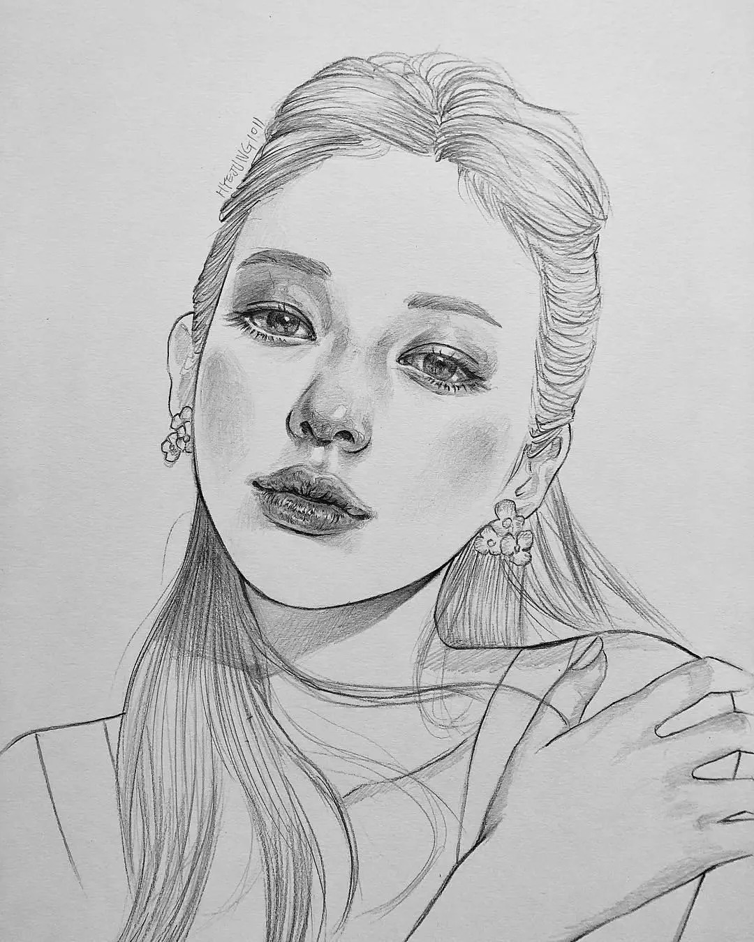 来自韩国插画师 hyejung 笔下的速写头像, 结构非常严谨 她作画风格跟