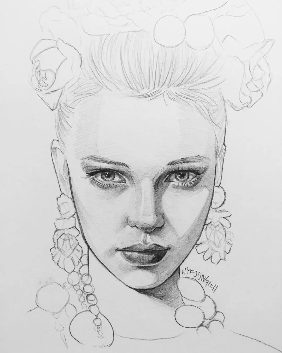 hyejung塑造每一张速写五官 造型准确,构图完整 并抓住了欧美人物特征