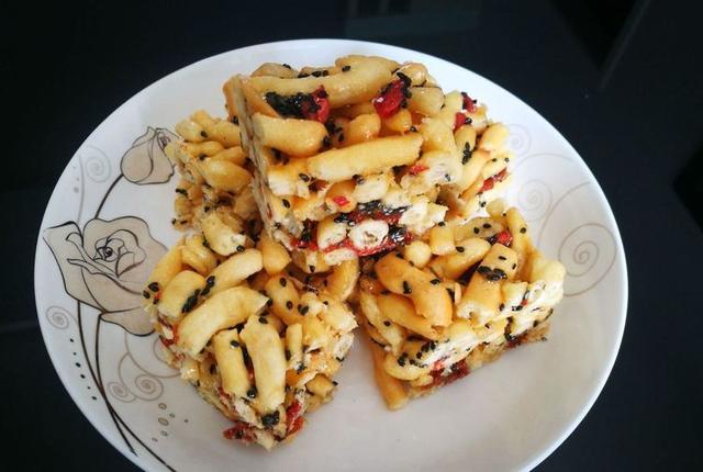 在家自制沙琪玛的做法,酥松绵软,一点不比买的差!