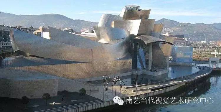 "解构主义"这一概念最初于1967年由一位法国哲学家,雅克·德里达提出