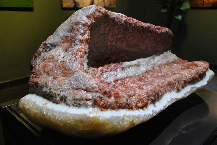 石头记神奇白发魔石