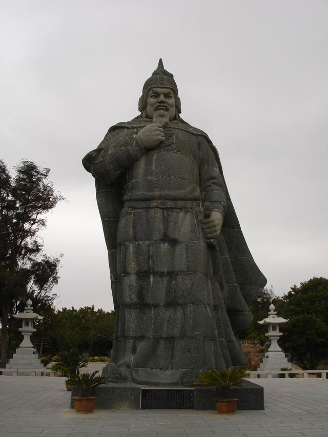 17岁那年,因为戚景通病重,戚继光接替了登州卫指挥佥事一职.