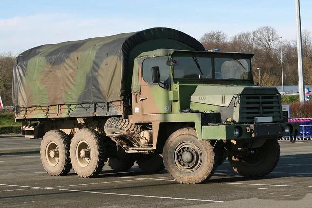 追忆那些曾活跃在我军各部队中的法国越野卡车一