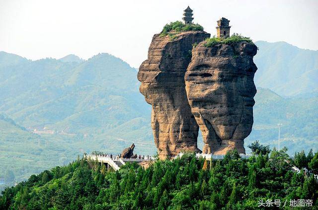 河北承德这个古建筑,古人是怎么建到40多米的石柱上的?