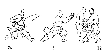 敌若后退我跃步前扑双掌拍击敌胸腹部(图33).