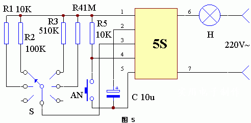 555芯片組成的照相爆光定時器電路圖 該裝置的電路工作原理如圖5所示