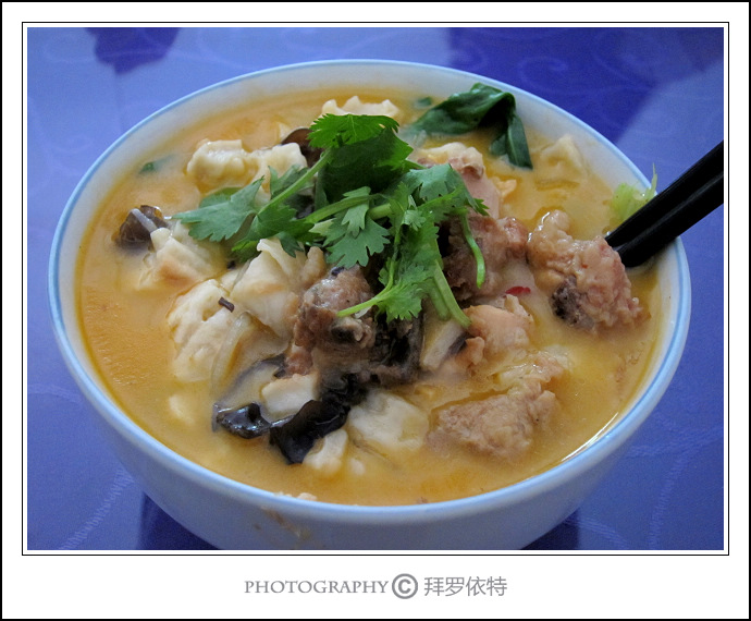 蒲城当地习惯上把泡馍称作煮馍,而把水盆叫做泡馍.