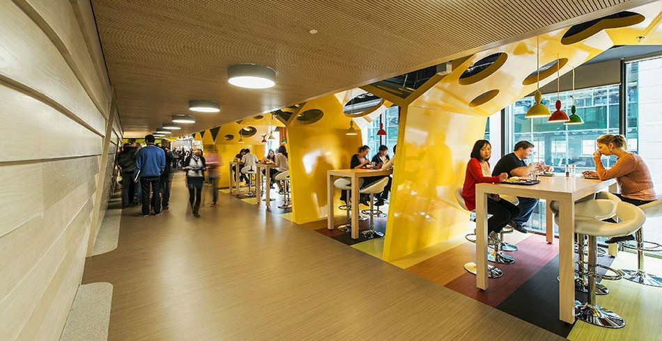 谷歌公司向来以独特的办公环境而著称,漂亮多彩的内部办公环境让人叹