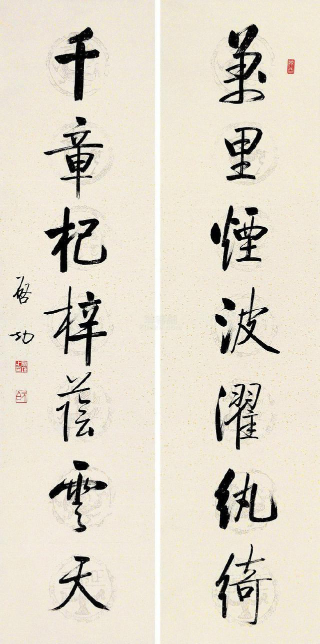 启功曾临习大量碑帖,他的书法作品,无论条幅,册页,屏联,都能表现出