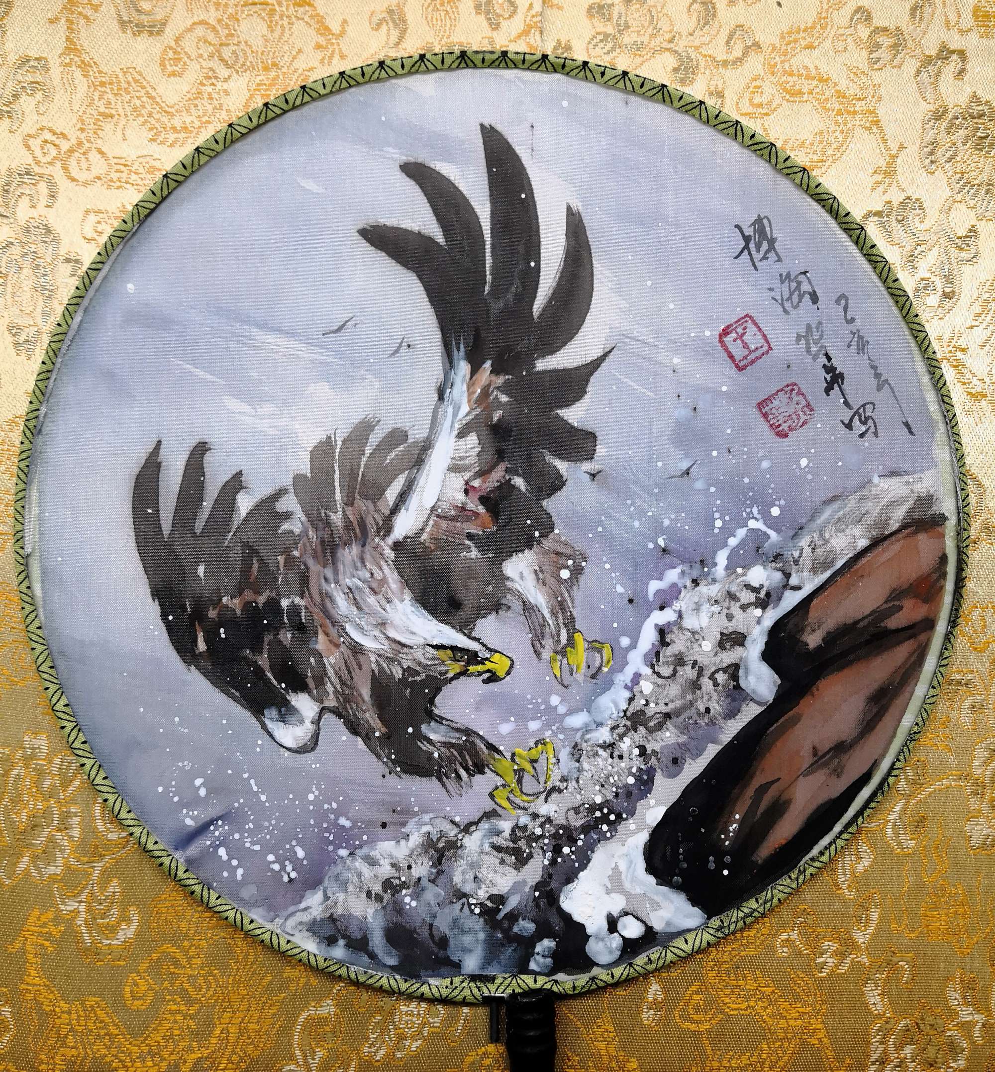 中国著名画鹰大师王照华笔下的海鹰团扇集绵