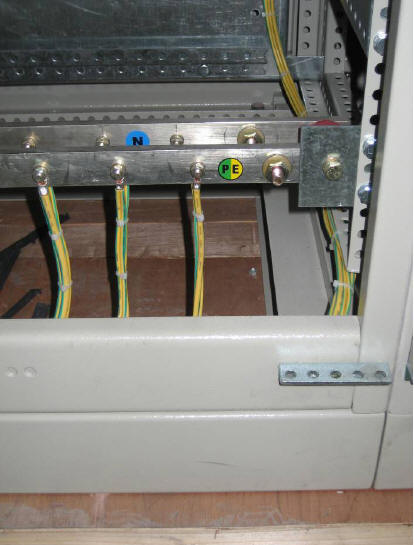 电控柜的安装接线的规范