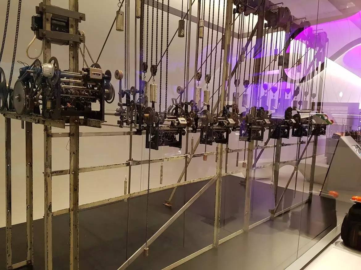 赛狗机(dog-racing tote machine)