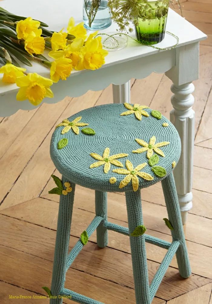 今天要跟分享的教程是——立体编织格纹凳子套