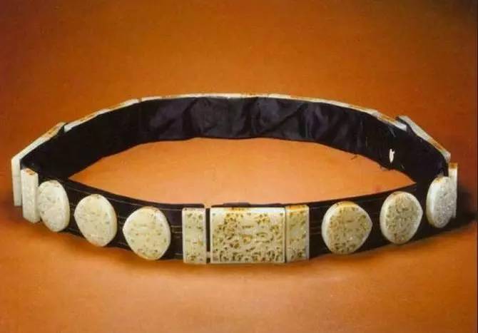 明代玉带板的收藏与鉴定