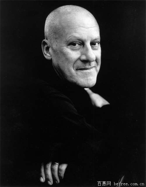 获得耶鲁大学亨利奖学金而就读于jonathan edwards学院,取得建筑学