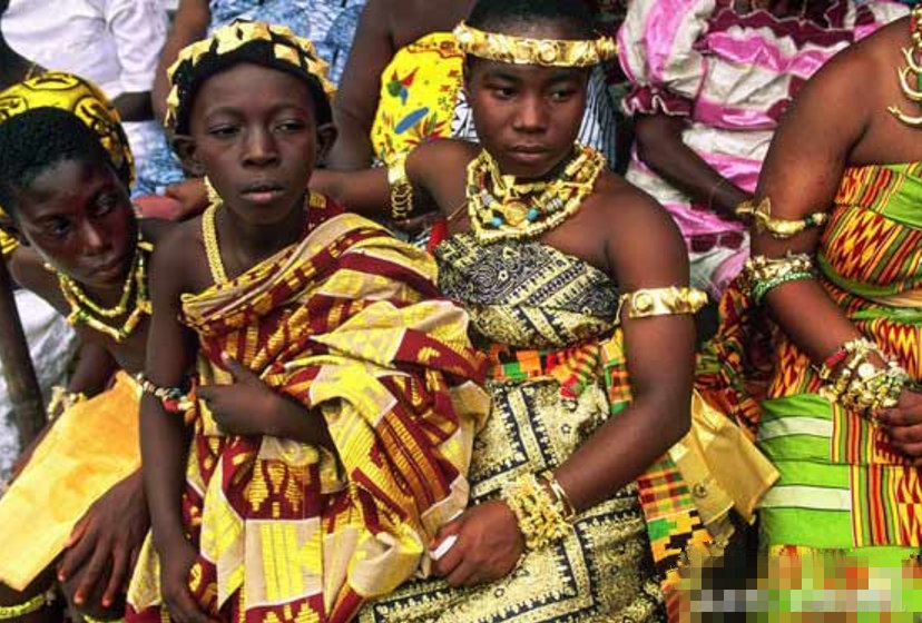 非洲有钱人为证明自己高贵连鞋子都是黄金做的