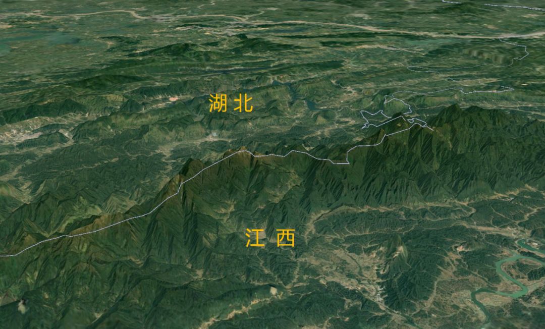 江西与湖南界:罗霄山脉 (局部)▼南部边界穿行在南岭的组成部分大庾岭