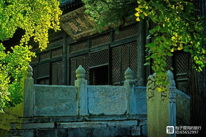 千百年来,山川,庙宇的静与幽,深远的意境,吸引了无数文人雅士.