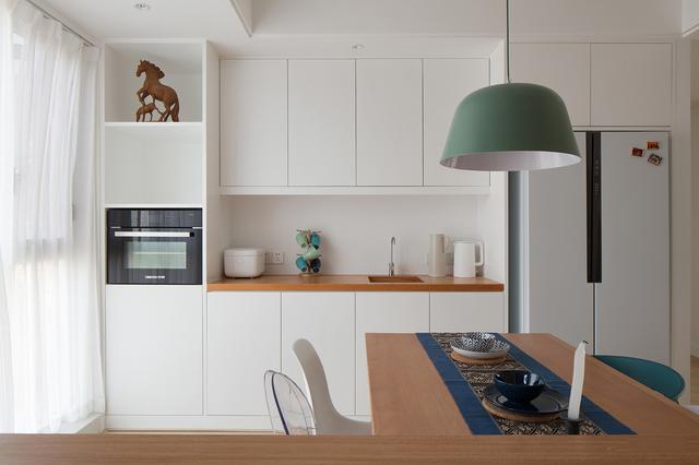 餐边柜设计方案六:餐边柜与西厨组合