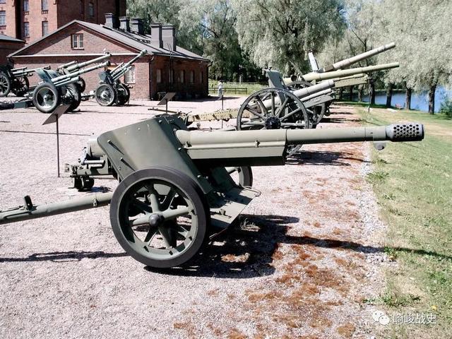 m1897式75毫米野战炮弹道低伸,具有作为反坦克炮的潜质,因此当1941年