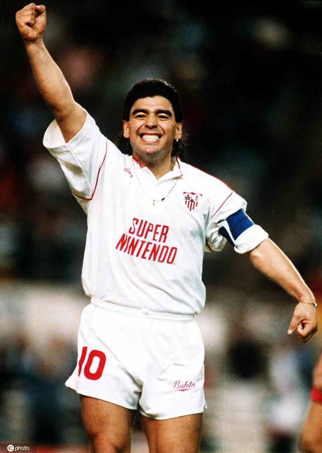 再见迭戈!一组图回顾马拉多纳的足球生涯