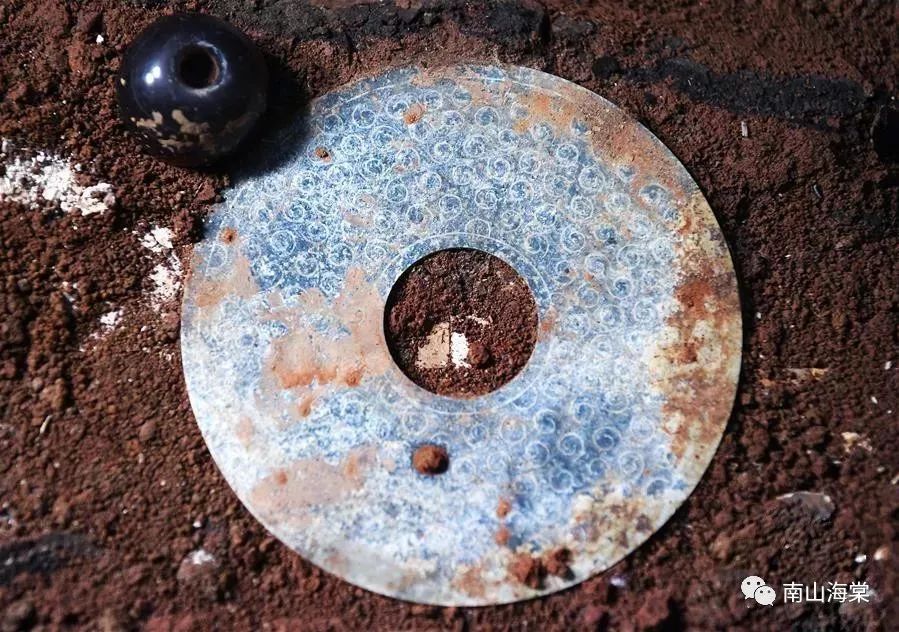 海昏往事 — 南昌海昏侯墓出土文物(全集)