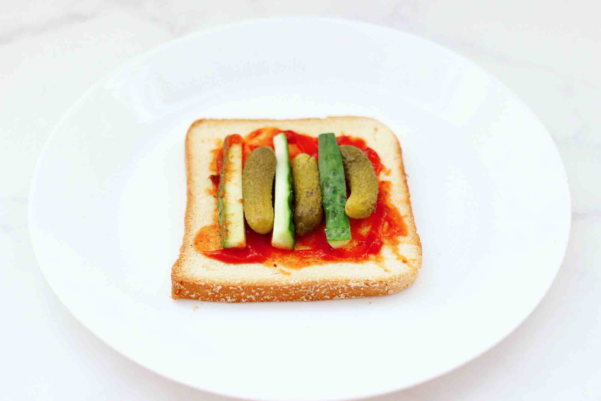 酸黄瓜鸡肉三明治的做法