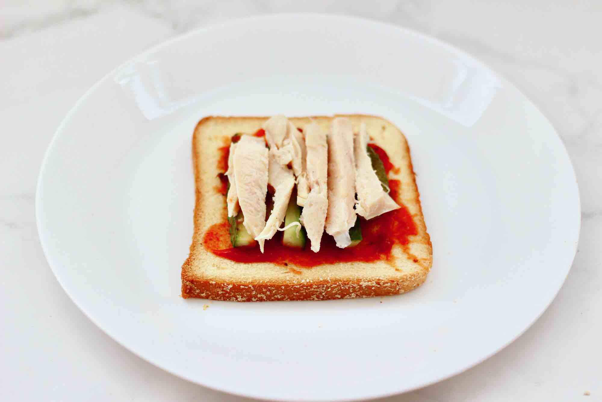 酸黄瓜鸡肉三明治的做法