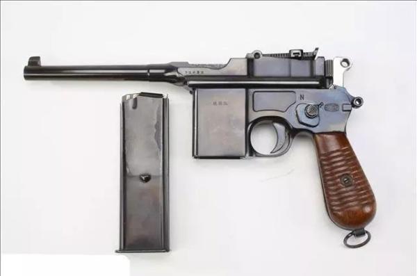 图19 毛瑟m712型冲锋手qiang,著名的"二十响"