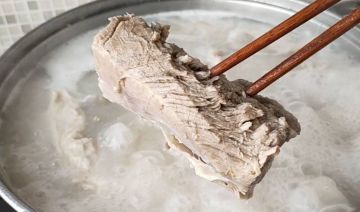 煮羊肉汤用冷水还是热水下锅学会这几点羊汤浓白好喝不膻不腥